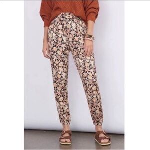NEW floral capri pants